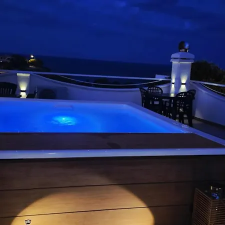 Terrazza Cieli Immensi Rooftop Con Jacuzzi Sul Mare Apartment *